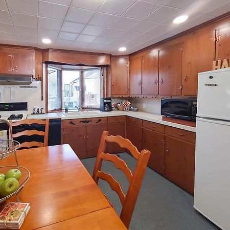 Huge Historic, W/Large Yard & Close To Beach Manistee Eksteriør billede