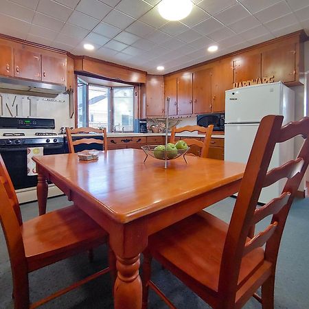 Huge Historic, W/Large Yard & Close To Beach Manistee Eksteriør billede
