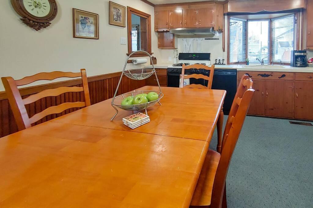 Huge Historic, W/Large Yard & Close To Beach Manistee Eksteriør billede