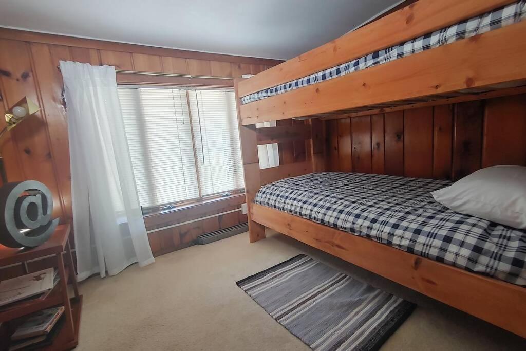 Huge Historic, W/Large Yard & Close To Beach Manistee Eksteriør billede