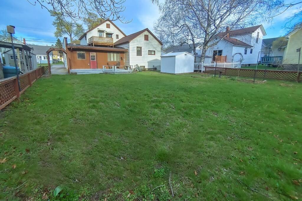 Huge Historic, W/Large Yard & Close To Beach Manistee Eksteriør billede
