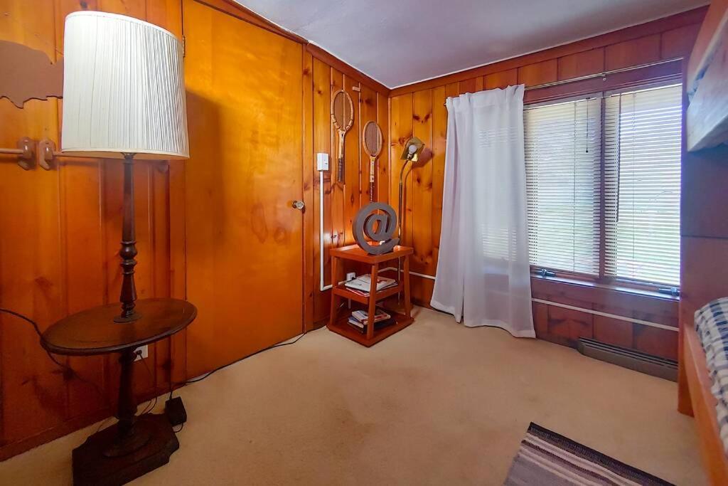 Huge Historic, W/Large Yard & Close To Beach Manistee Eksteriør billede