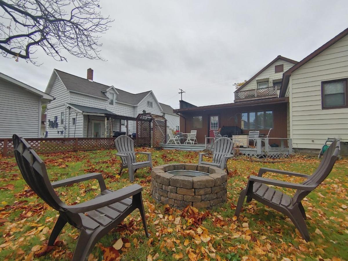 Huge Historic, W/Large Yard & Close To Beach Manistee Eksteriør billede