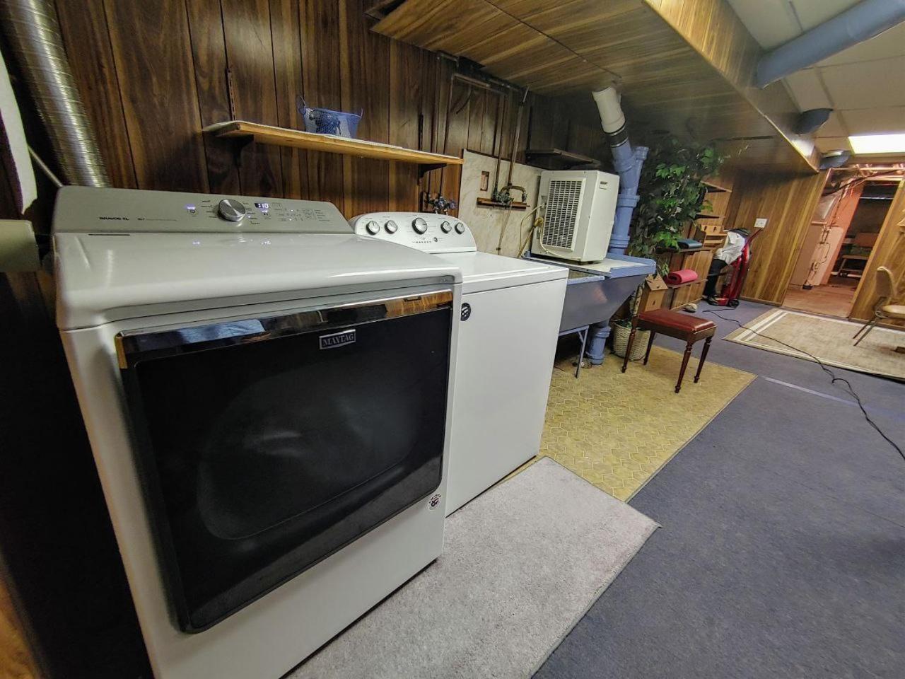 Huge Historic, W/Large Yard & Close To Beach Manistee Eksteriør billede